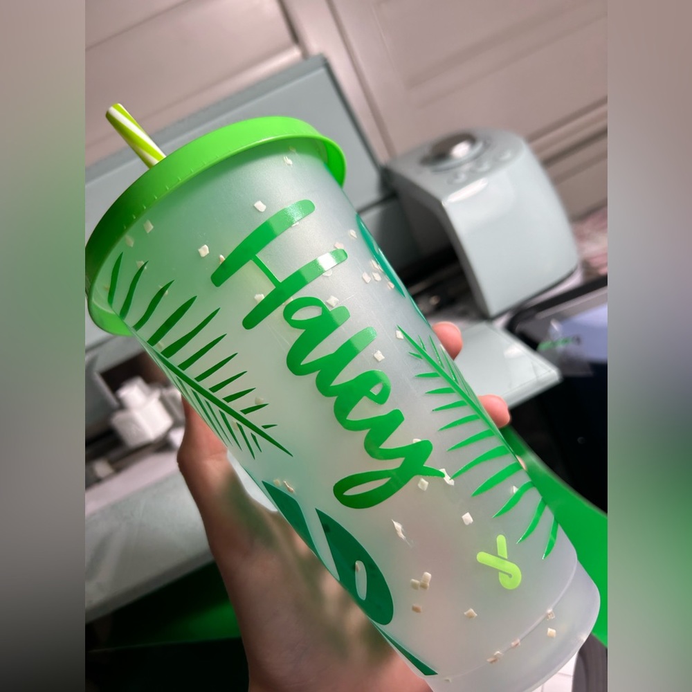 Customized cup with your name and leaves :)